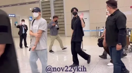 [VK][220620] MONSTA X fancam @ Airport Incheon