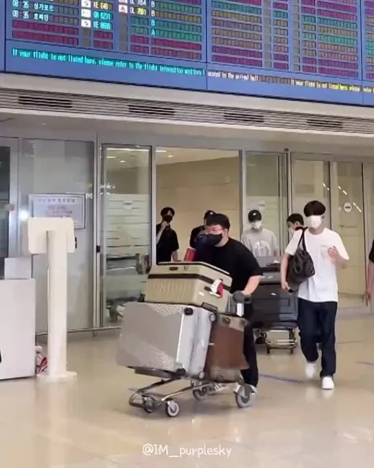 [VK][220620] MONSTA X fancam @ Airport Incheon