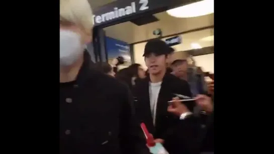 FANCAM | 160109| Infinite at Los Angeles International Airport