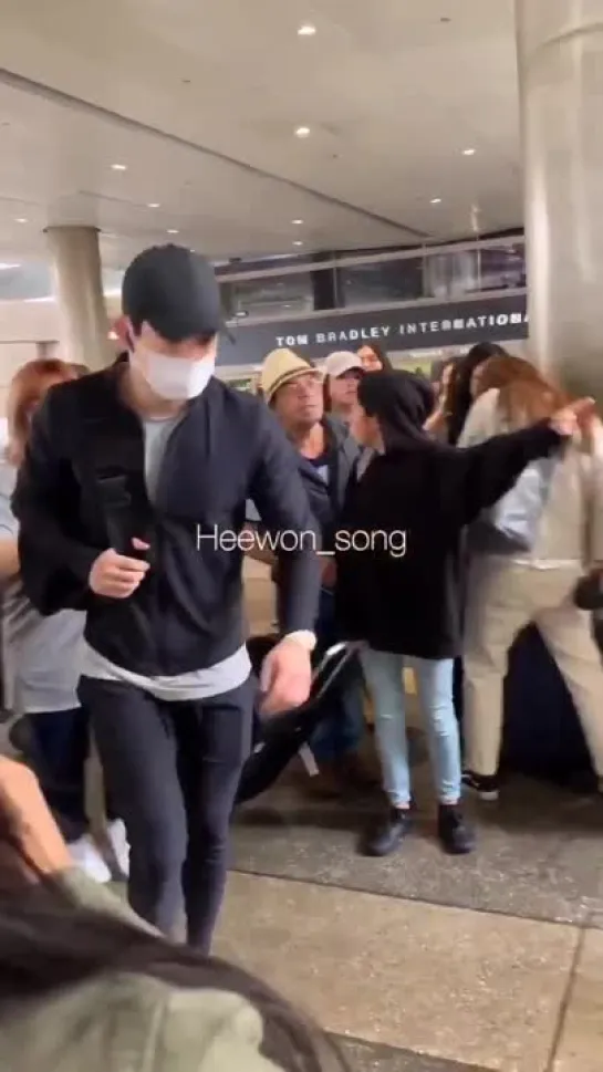 [Fancam][29.11.2018] Airport Los Angeles