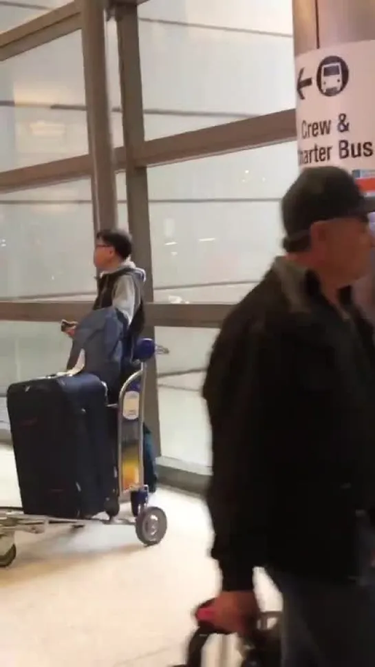 [Fancam][29.11.2018] Airport Los Angeles