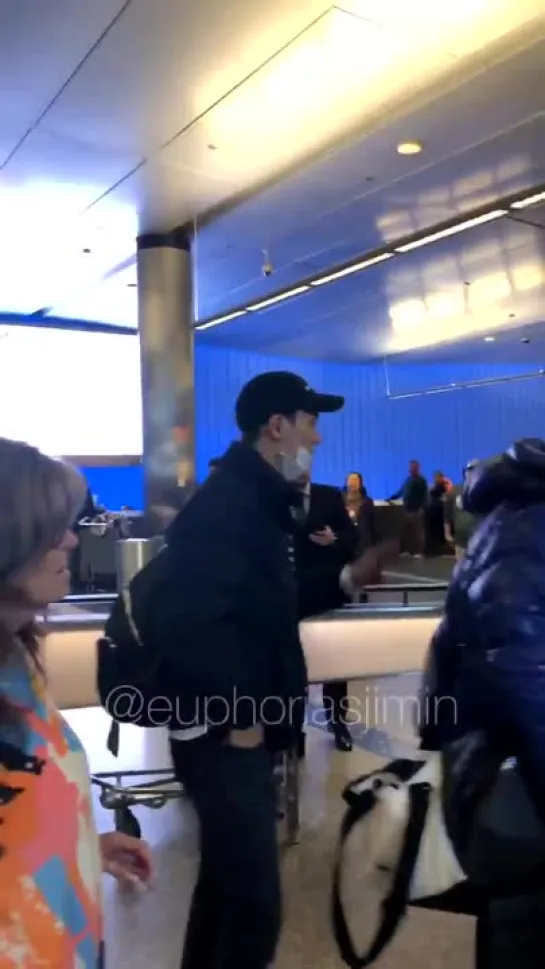 [Fancam][29.11.2018] Airport Los Angeles