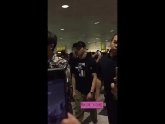 [Fancam][01.03.2018] Airport Singapore