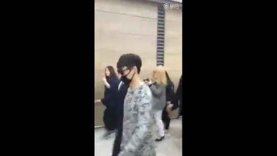 [FANCAM] 160305 EXO LAY @ Incheon Airport ) Dalian (2)