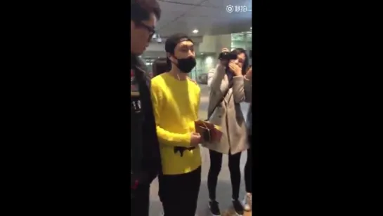 [FANCAM] 160226 EXO LAY YIXING @ Hangzhou Airport