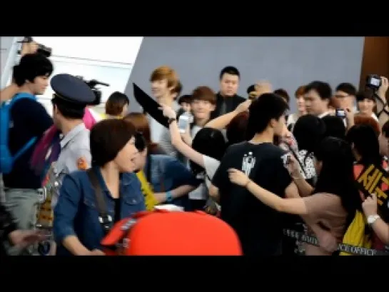 [FANCAM] 120609 EXO K @ Taiwan Taoyuan International Airport