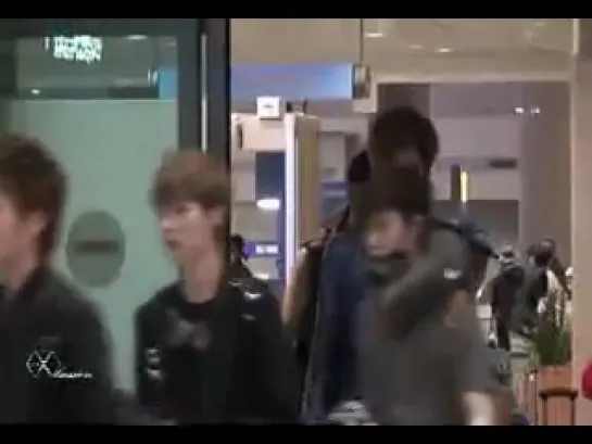 120426 EXO-M arriving at Incheon