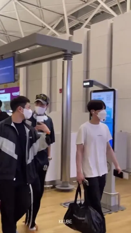 [VK][220701] MONSTA X fancam @ Incheon Airport