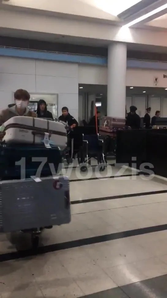 [VK][191206] MONSTA X fancam @ Chicago Airport