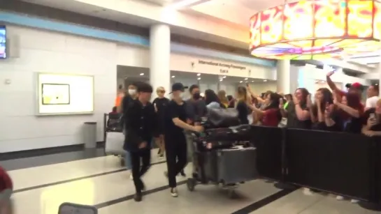 [VK][180719] MONSTA X fancam @ O'Hare Airport