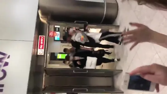 [VK][180616] MONSTA X fancam @ Heathrow Airport