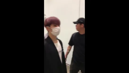 [VK][180616] MONSTA X fancam @ Heathrow Airport