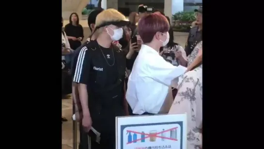 [VK][180601] MONSTA X fancam @ Gimpo Airport