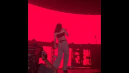 Lorde — Homemade Dynamite (Live @ KROQ Weenie Roast)