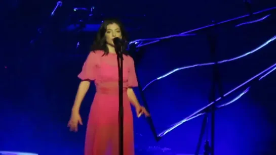 Lorde - Green Light (Live @ Zénith, Paris, Melodrama World Tour)