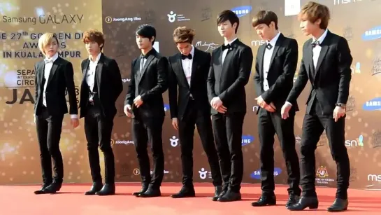 [FANCAM] BTOB - 27th Golden Disk Awards Live In Malaysia Red Carpet