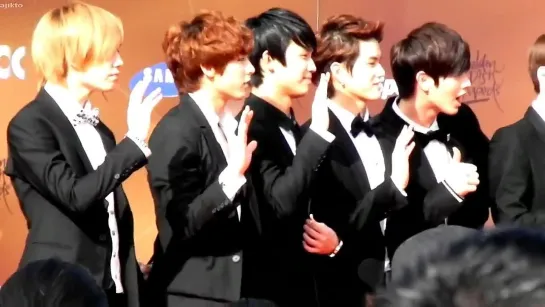 [FANCAM] BTOB -  27th Golden Disk Awards Live In Malaysia Red Carpet