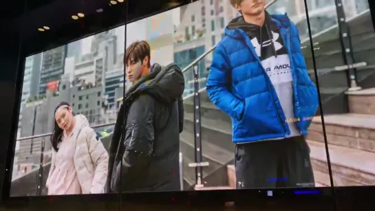 오아.. 언더아머 강남 브랜드 지점 영상도 틀어줘요. 크게 보고 싶은 분들은 고고. 유노윤호 유노락다운