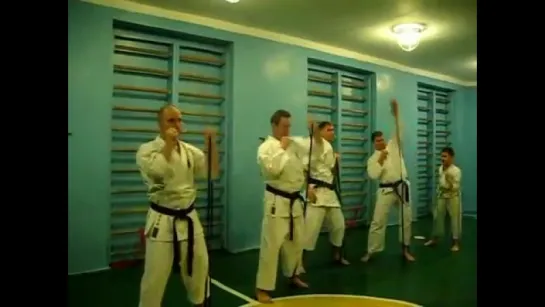 Укрепляем плечи с резинками - Strengthens shoulders with rubber bands in karate