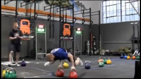 Kettlebell Juggling and Acrobatic Show _ Силовое жонглирование гирями