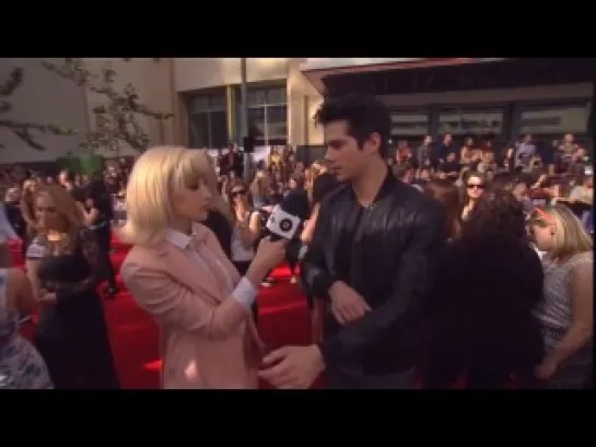 Rachel Antonoff interviews Dylan O’Brien of MTV’s hit show ‘Teen Wolf’ on the red carpet at the 2014 MTV Movie Awards