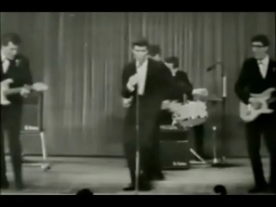 Cliff Richard & the Shadows - Do You Wanna Dance 1962 live