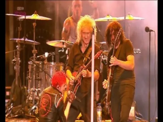 My Chemical Romance with Brian May (Queen) - We Will Rock You & Welcome To The Black Parade