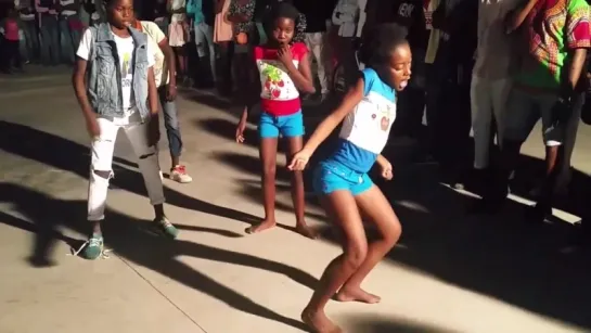 Young & talented dancing some Afro in Angola Project "Kizomba na Rua"