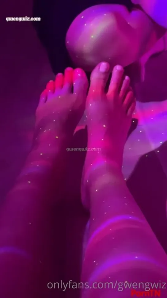 GwenGwiz ASMR - Disco Feet