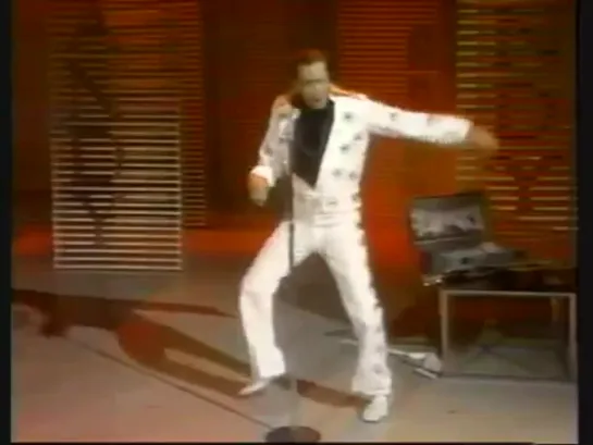 Andy Kaufman becomes Elvis