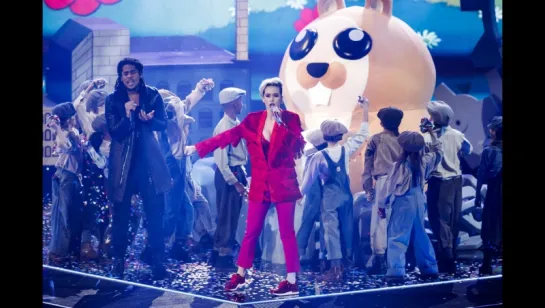 Katy Perry - Chained To The Rhythm (feat. Skip Marley)  (iHeart Music Awards 2017)