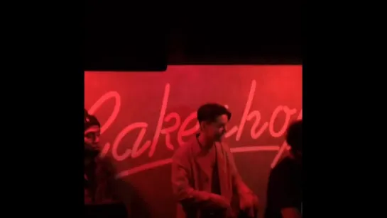 160505 [CAKESHOP CLUB] DEAN being hyped