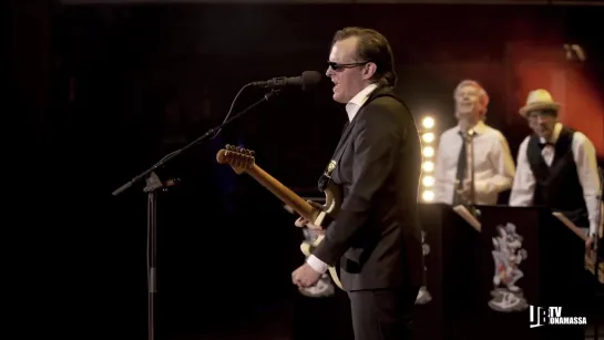 Joe Bonamassa Official - Shake for me - Muddy Wolf at Red Rocks