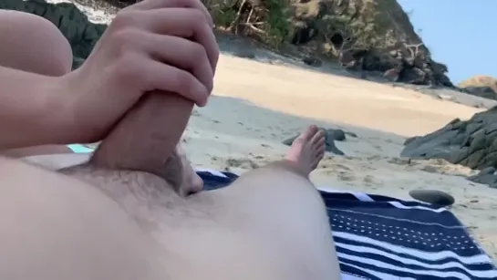 TEEN GIVES STRANGER HANDJOB ON PUBLIC BEACH POV RISKY