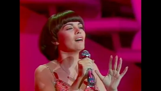 Mireille Mathieu ♫ La vie en rose  ♪ 1976