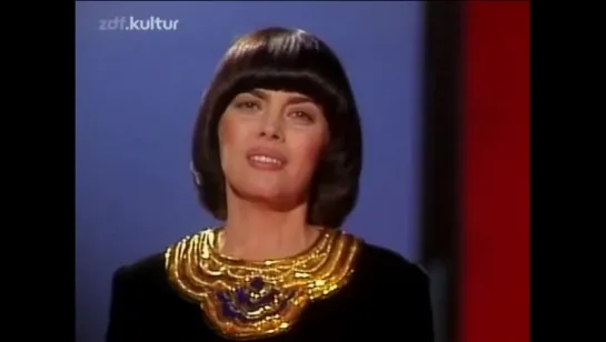 Mireille Mathieu ♫ Die Liebe einer Frau ♪ Show Express 1981