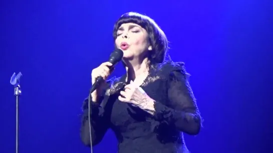 Mireille Mathieu ♫ Une histoire d'Amour (Nantes, 19.11.2014)