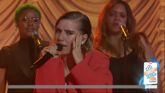 Mark Ronson, Lykke Li perform ‘Late Night Feelings’ live on