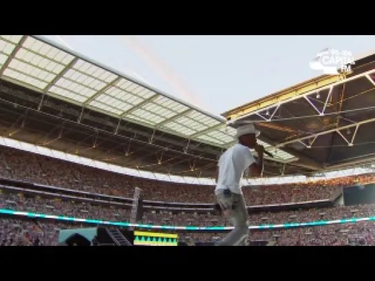 Pharrell Williams - Happy (Capital Summertime Ball 2014)