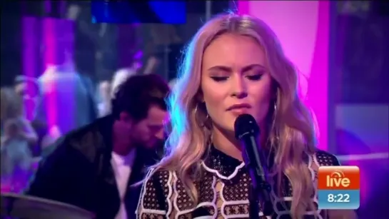 Zara Larsson “Never Forget You” (Sunrise Perf