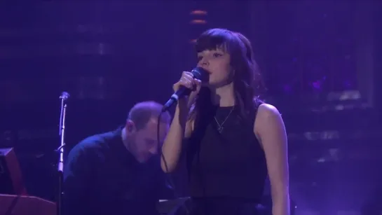 CHVRCHES - Leave a Trace (Live at The Tonight Show with Jimmy Fallon)