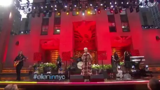 P!NK — «Try» (live @ «The Ellen DeGeneres Show» 2015)