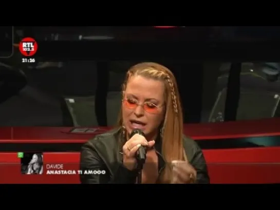 Anastacia - Left Outide Alone Part II (Acoustic)