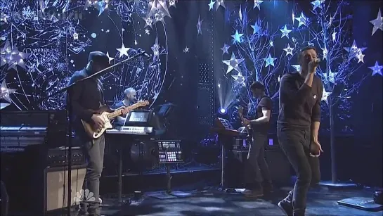 Coldplay – A Sky Full Of Stars (Saturday Night Live 03.05.2014)