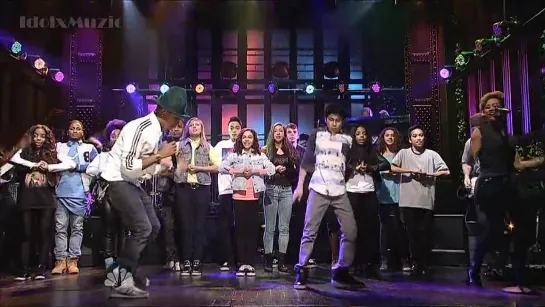 Pharrell Williams – Happy (SNL 05.04.2014)