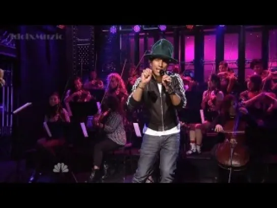 Pharrell Williams – Marilyn Monroe (SNL 05.04.2014)