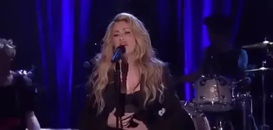 Shakira - Empire (Live at The Tonight Show)