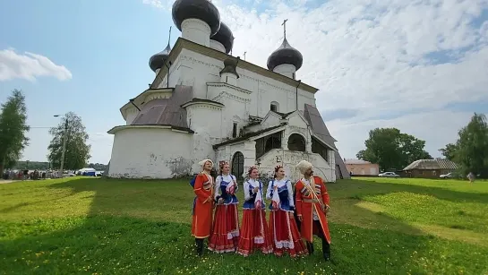 Песня _За тихой рекою_ С. Трофимова в исполнении ансамбля _Матрена Арт_.