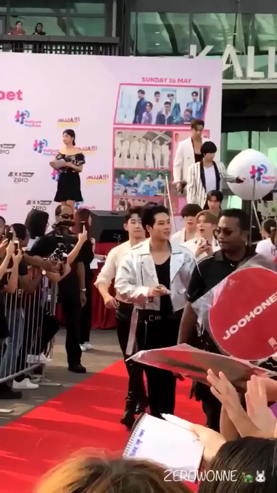 [VK][190526] MONSTA X fancam - Red Carpet @ Hallyu Pop Fest 2019 in Singapore