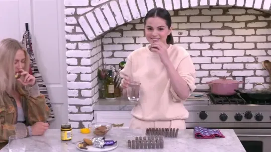 2021: промо-ролик для кулинарного шоу «Selena + Chef».